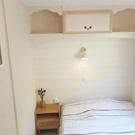 Appartement Mobilheim Mit Privatem Premium-jacuzzi By Interhome